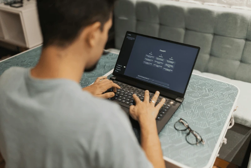 «Prompt Chaining» pour l’éducation transversale